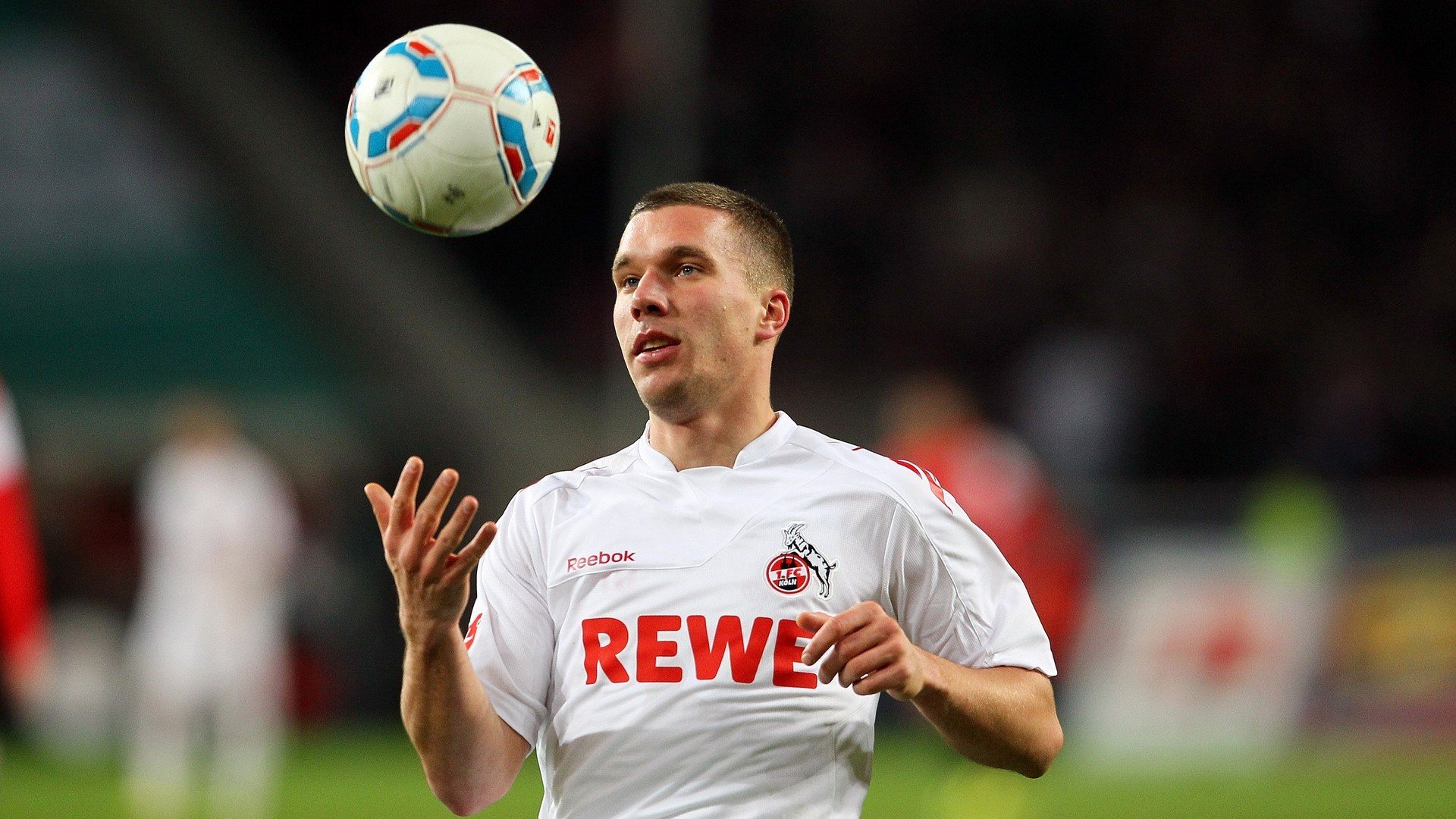 德甲引导青少年足球走向职业化，推动足球普及，国家对青少年足球的政策